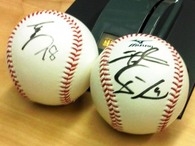 斎藤佑樹投手（左）ダルビッシュ有投手（右）のサインボールは2月27日の放送でプレゼント！！（画像をクリックすると拡大します）