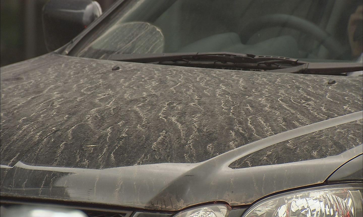 KBC黄砂で汚れる車.jpg