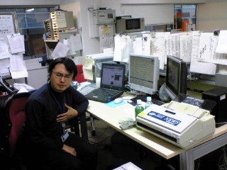 080102石森デスク.jpg