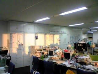 071226朝日社内.jpg